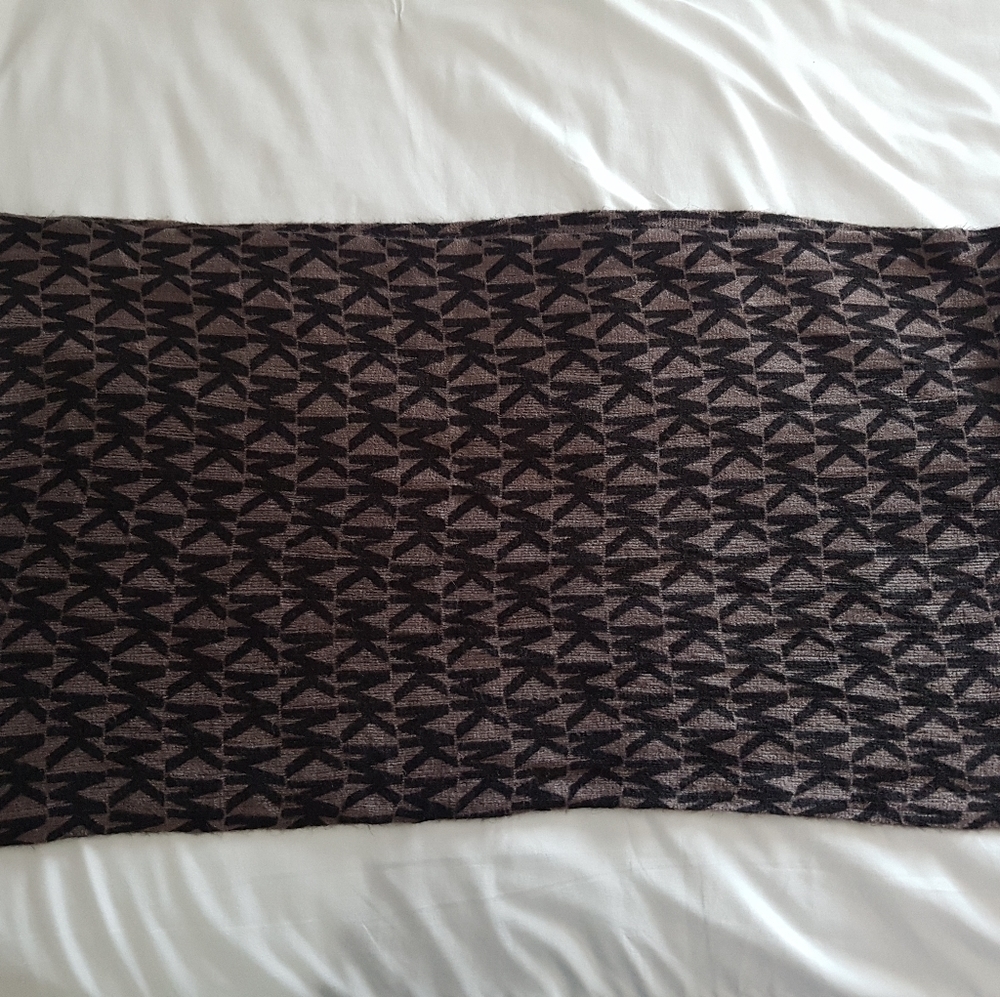 Michael Kors women's knit cowl scarf black & tan